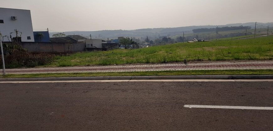 TERRENO COM 817m² DE FRENTE PARA PRAÇA NO VEDERTI III