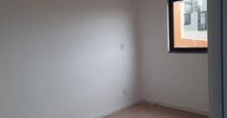 GEMINADA DE ESQUINA (SUÍTE + 1 QUARTO) NO LOTEAMENTO VEDERTI